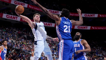  恩比德复出76人终结连败  