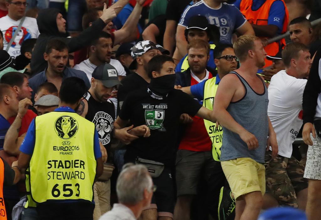  都灵德比战平局收场双方球迷爆发冲突  