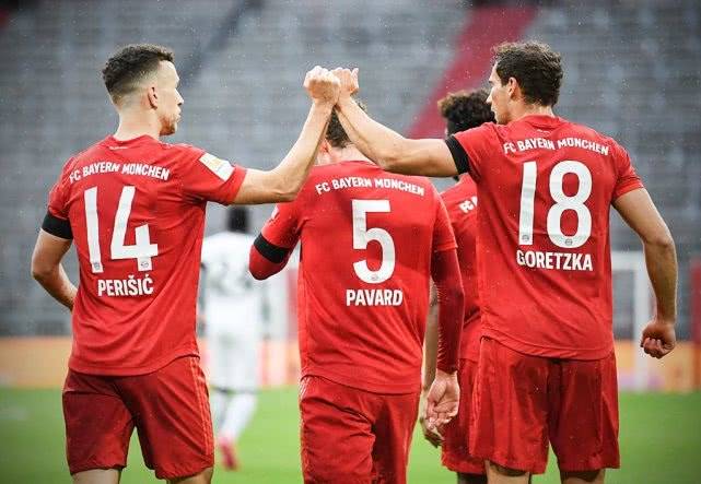  拜仁锋线三叉戟齐发威，德甲卫冕冠军强势领跑